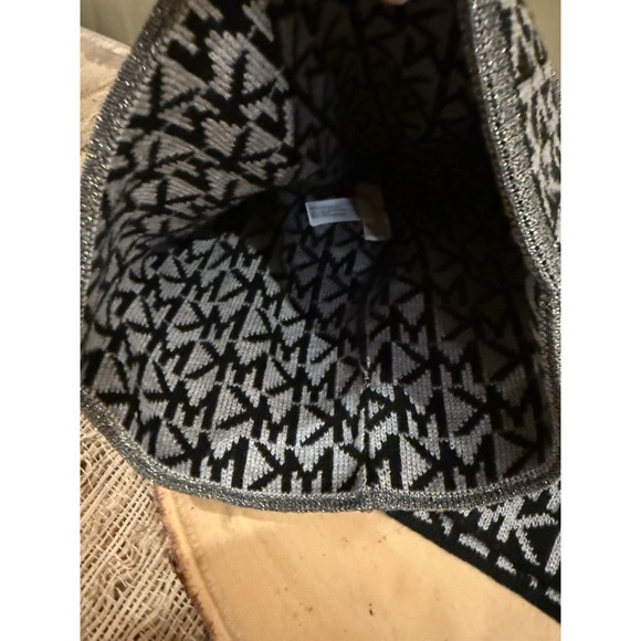 Michael Kors‎ 2 Piece Set SCARF, HAT Silver Lg Mk Logo Silver Black & Gray New - Picture 8 of 10